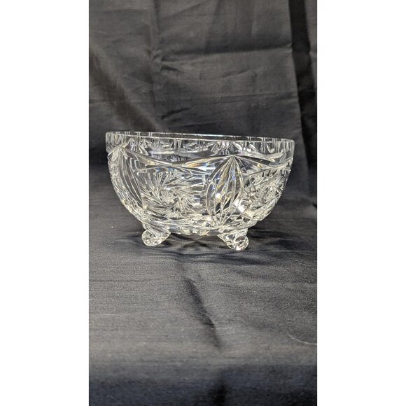 Vintage large 7" crystal 3 Footed pinwheel Candy Dish | elegant serving bowl - Picture 8 of 8